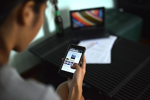 Survey discovers Brits check their phone 1.1bn times per day